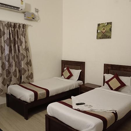 Iris Comfort Inn Csennai Kültér fotó