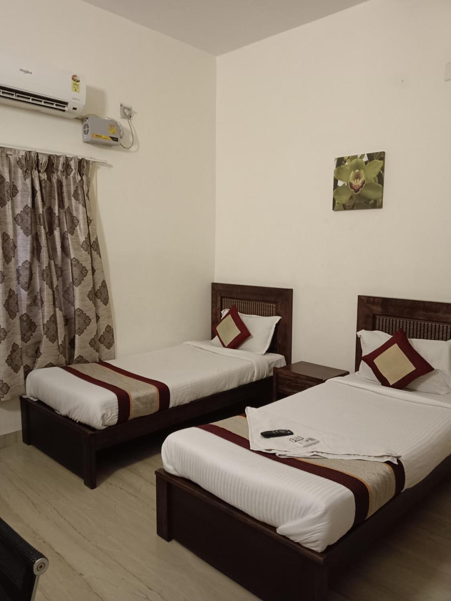 Iris Comfort Inn Csennai Kültér fotó