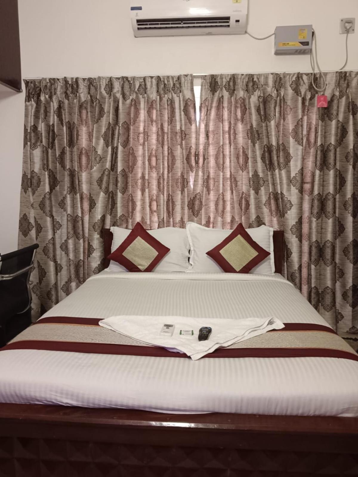 Iris Comfort Inn Csennai Kültér fotó
