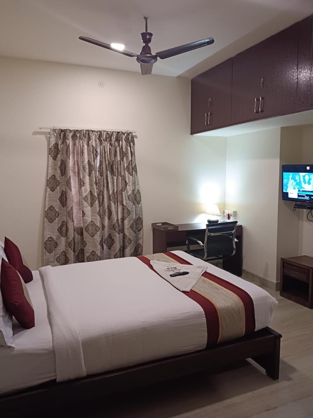Iris Comfort Inn Csennai Kültér fotó