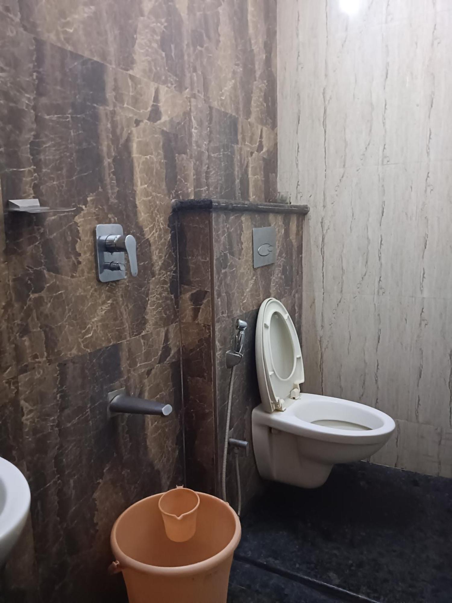 Iris Comfort Inn Csennai Kültér fotó