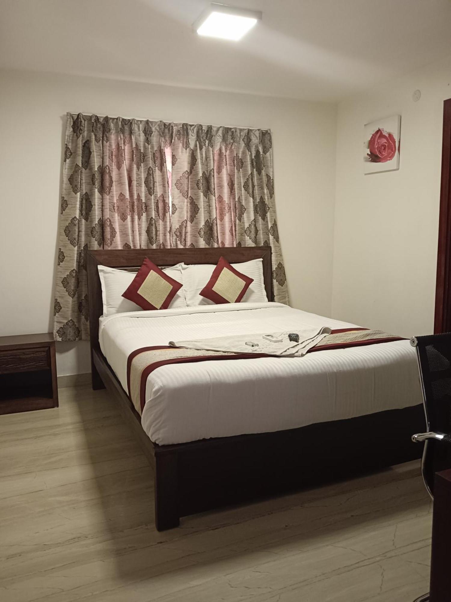 Iris Comfort Inn Csennai Kültér fotó