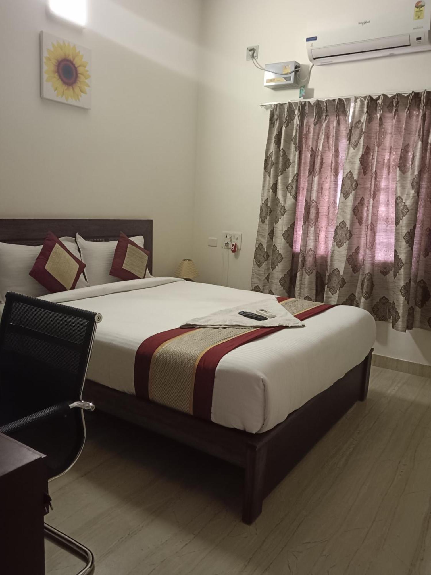 Iris Comfort Inn Csennai Kültér fotó