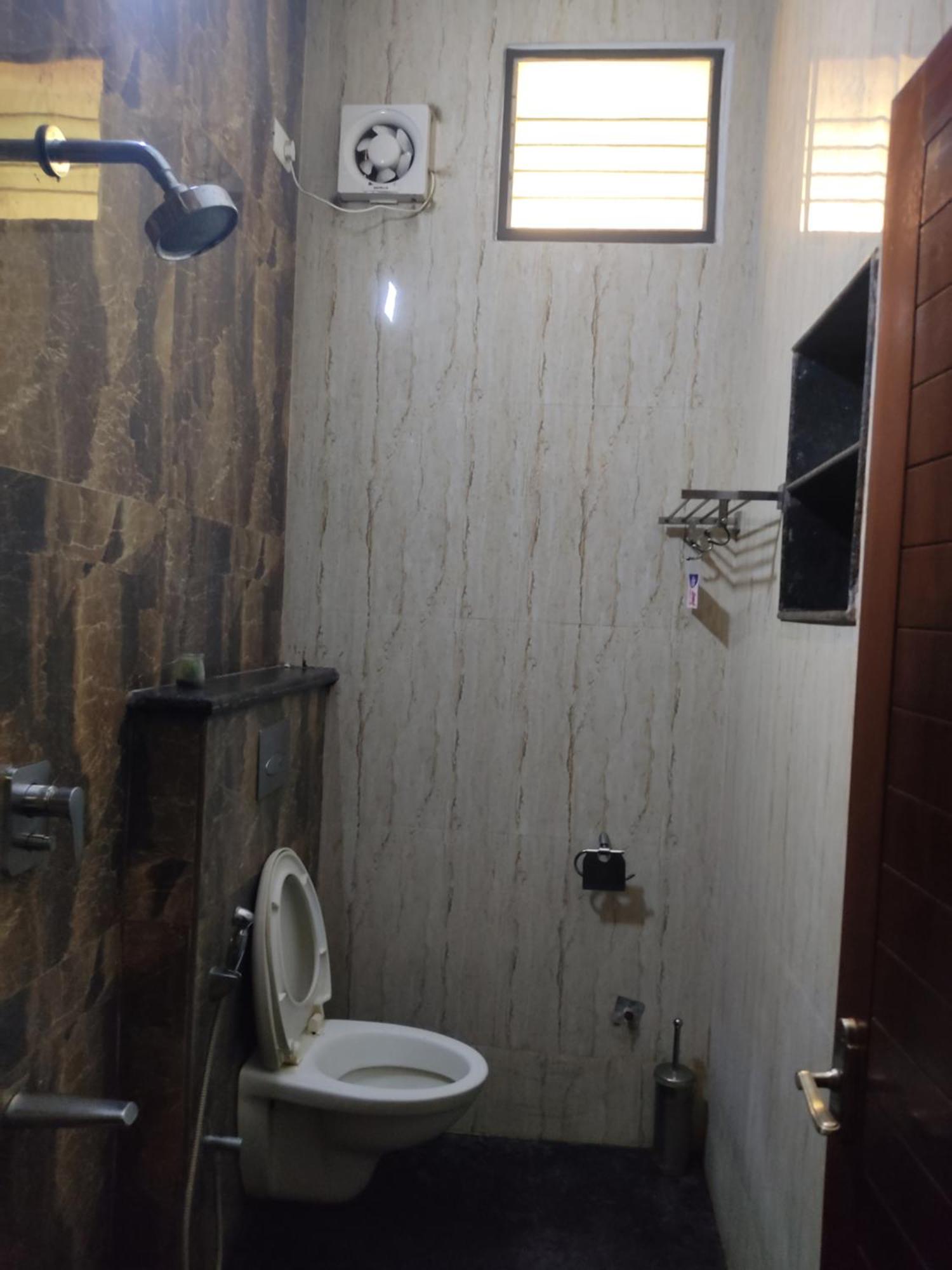 Iris Comfort Inn Csennai Kültér fotó