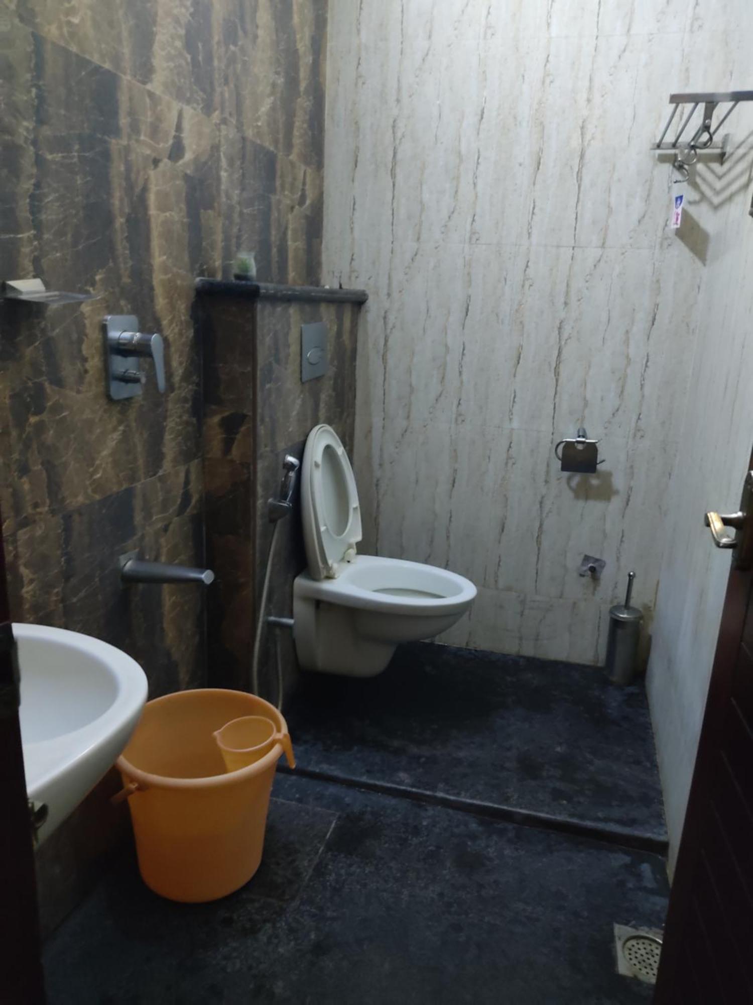 Iris Comfort Inn Csennai Kültér fotó