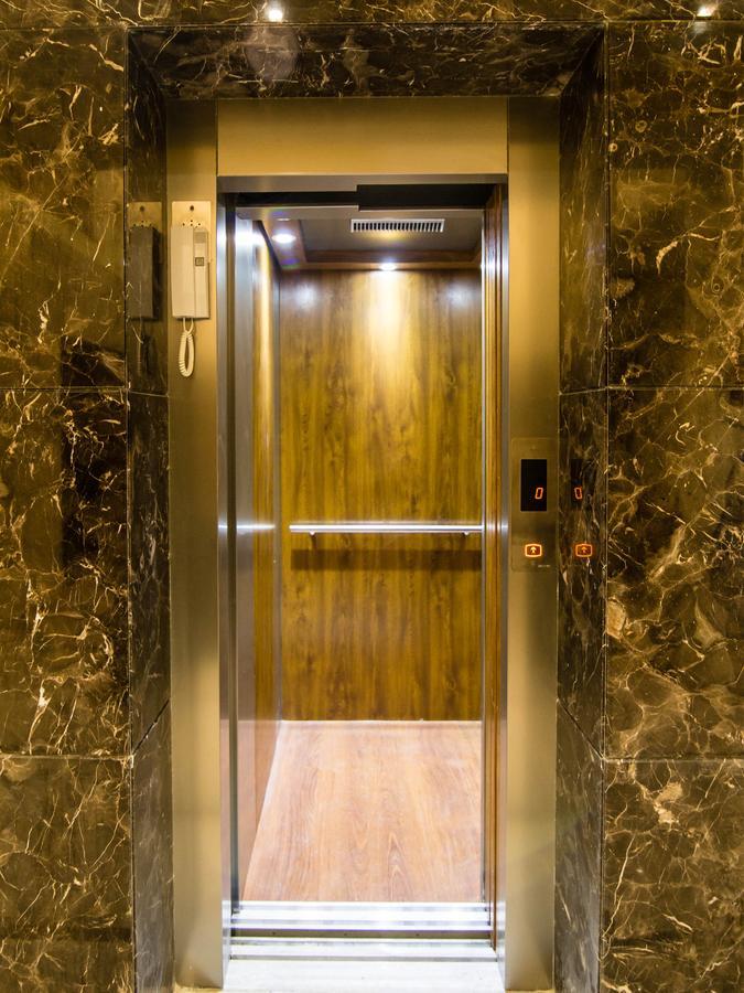 Iris Comfort Inn Csennai Kültér fotó